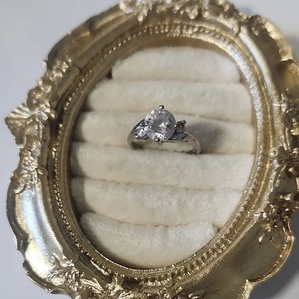 Elegant Silver Ring Size 7.75